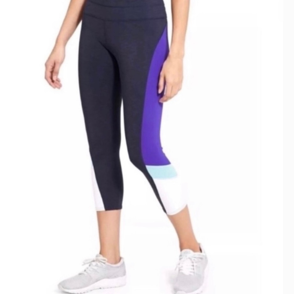 Athleta Sonar Capri Athletic Leggings Jogging Walking Hiking Yoga